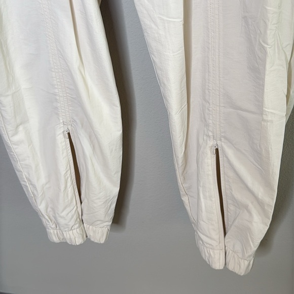 Gap GapFit Crinkle Nylon Jogger Pants in Birch (Off White) Size XL Tall NWT - Picture 6 of 11